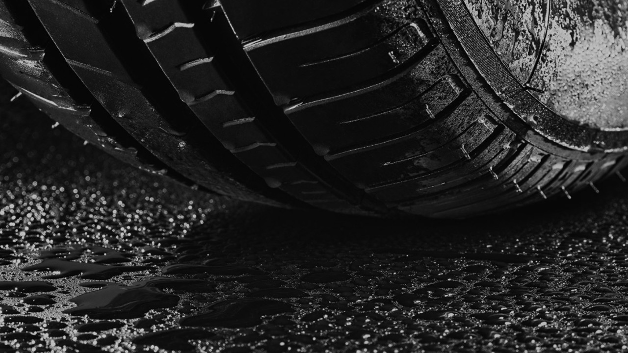 Qué es el aquaplaning