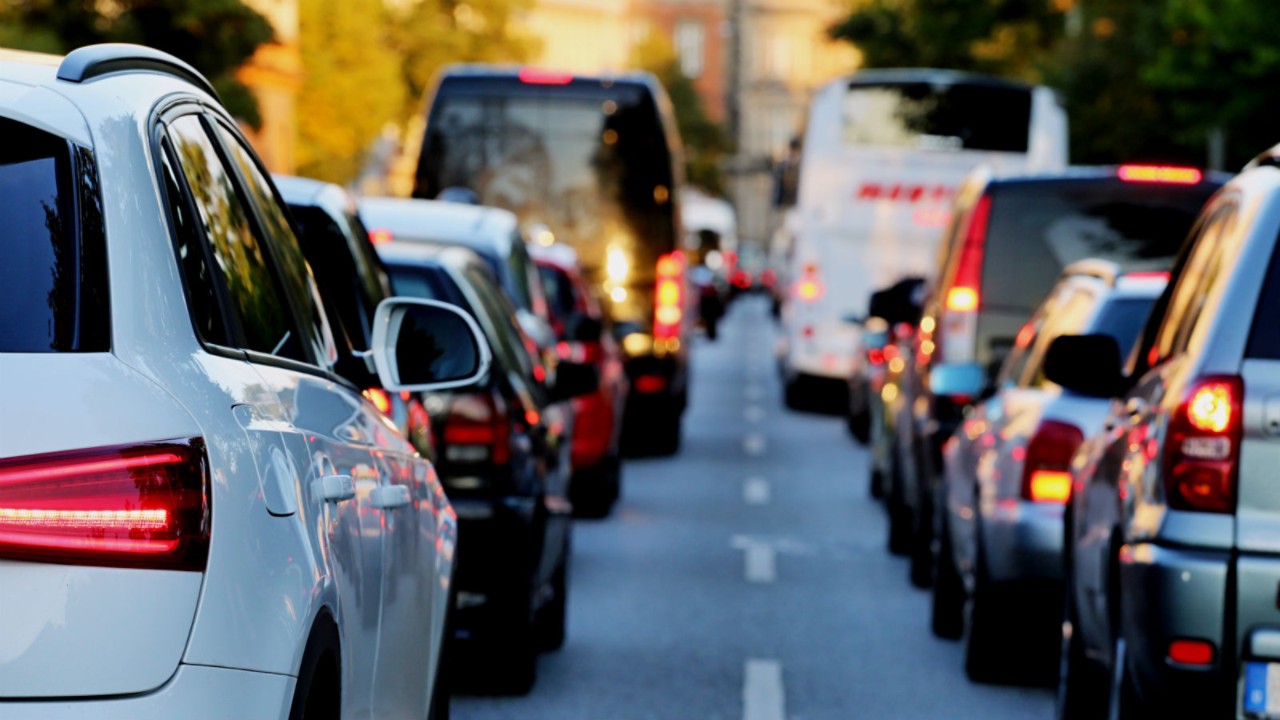 Cómo afectan los atascos al coche