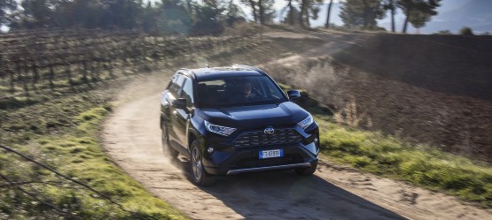Un todoterreno Toyota con las ventajas de un híbrido eléctrico