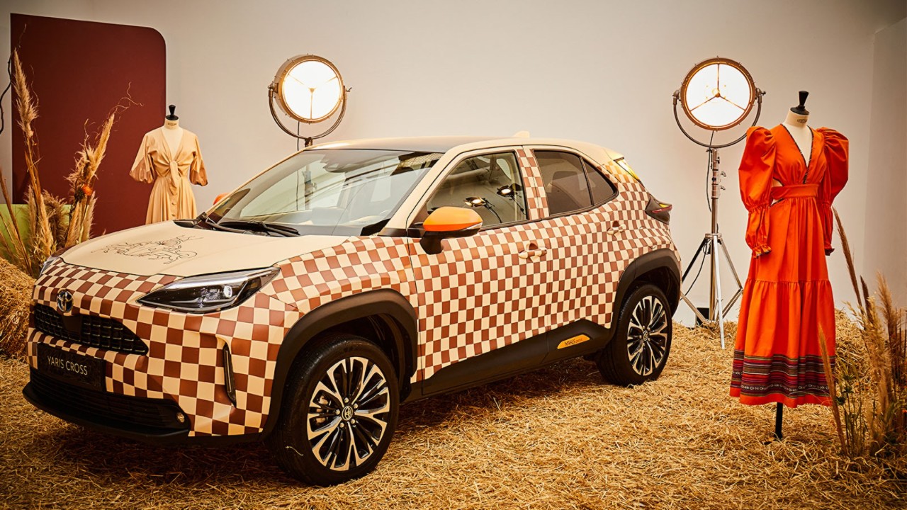 Los vestidos y el coche de IQ Collection