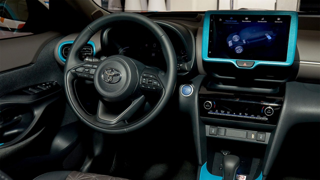 El interior del Yaris Cross by Arena Martínez