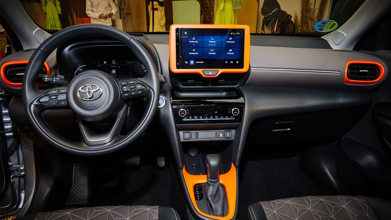 Interior del Yaris Cross by IQ COLLECTION