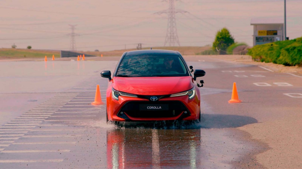 Frenada de emergencia de un híbrido Toyota