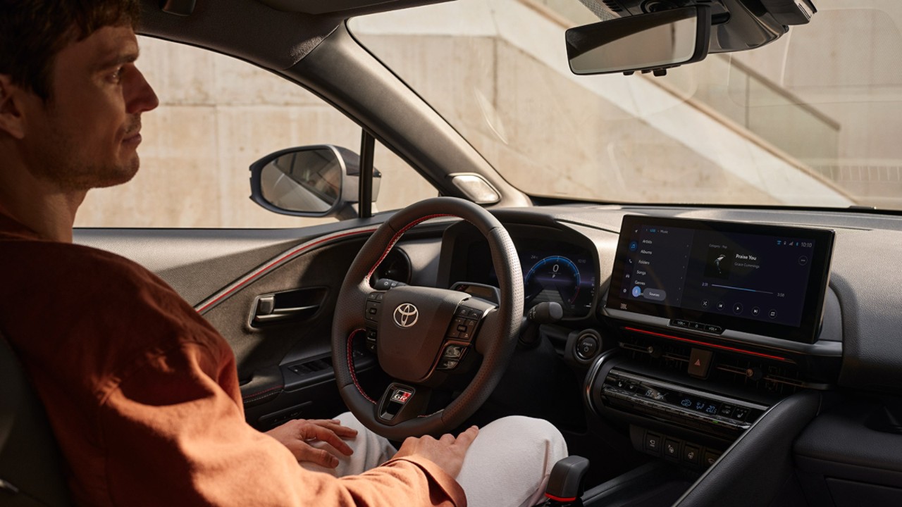 Tecnología a bordo del nuevo Toyota C-HR enchufable